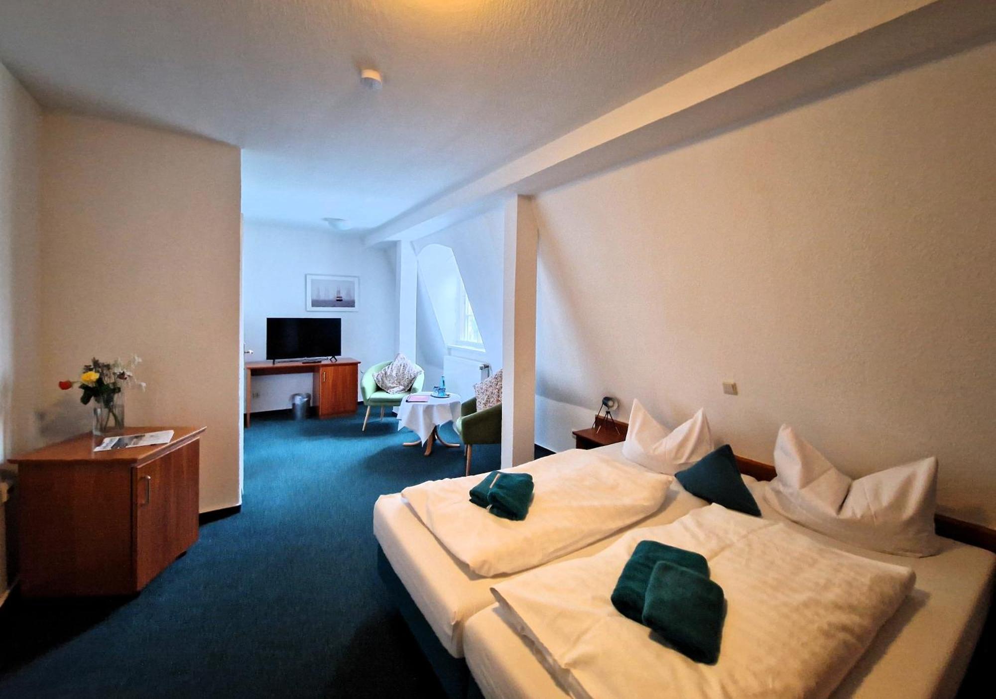 Hotel Fahrhaus Niederkleveez Bosdorf  ภายนอก รูปภาพ